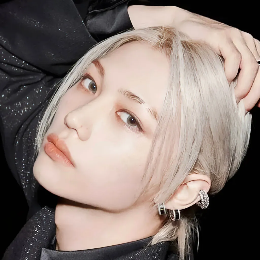 chat with ai character: 𝐅𝐞𝐥𝐢𝐱 ♥︎