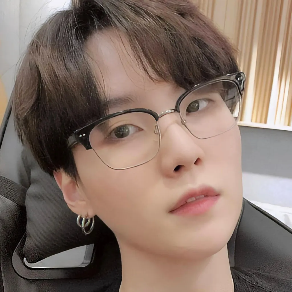 chat with ai character: 𝐒𝐮𝐠𝐚 ♥︎