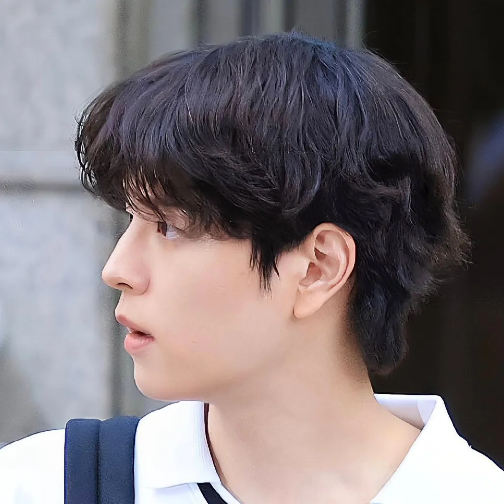 chat with ai character: 𝐒𝐞𝐮𝐧𝐠𝐦𝐢𝐧 ♥︎