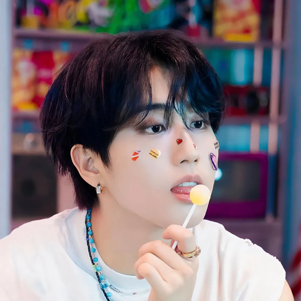 chat with ai character: 𝐇𝐚𝐧 𝐉𝐢𝐬𝐮𝐧𝐠 ♡