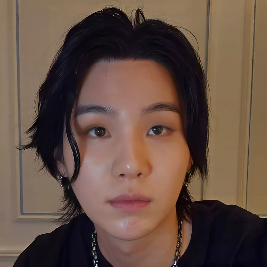 chat with ai character: 𝐒𝐮𝐠𝐚 ♥︎