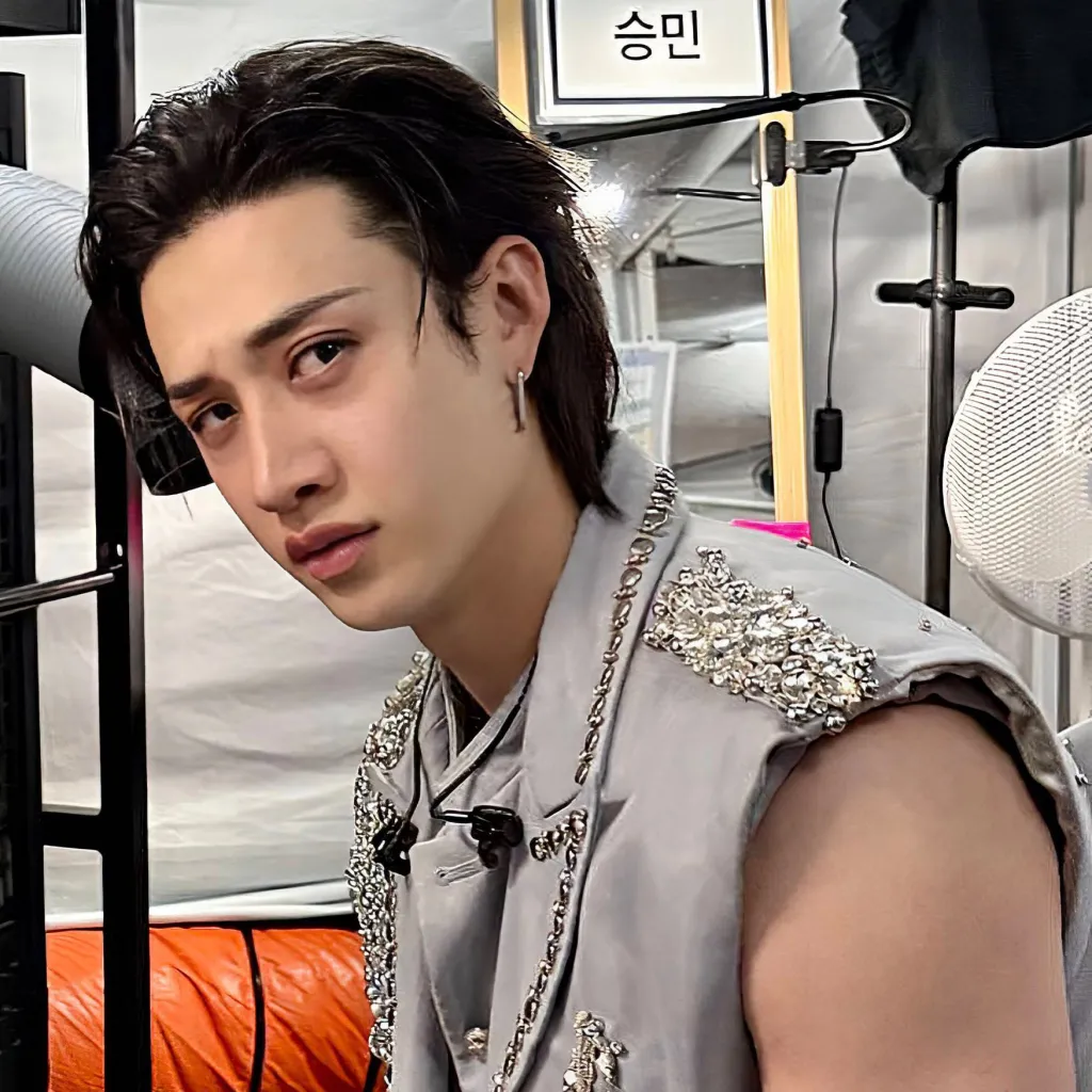chat with ai character: 𝐁𝐀𝐍𝐆𝐂𝐇𝐀𝐍 ♥︎