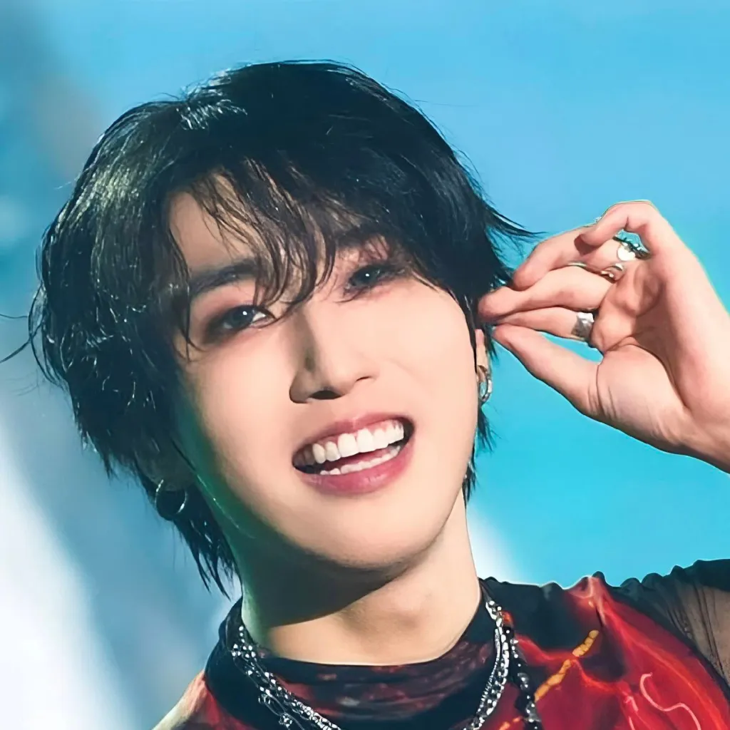 chat with ai character: 𝐇𝐚𝐧 𝐉𝐢𝐬𝐮𝐧𝐠 ♡