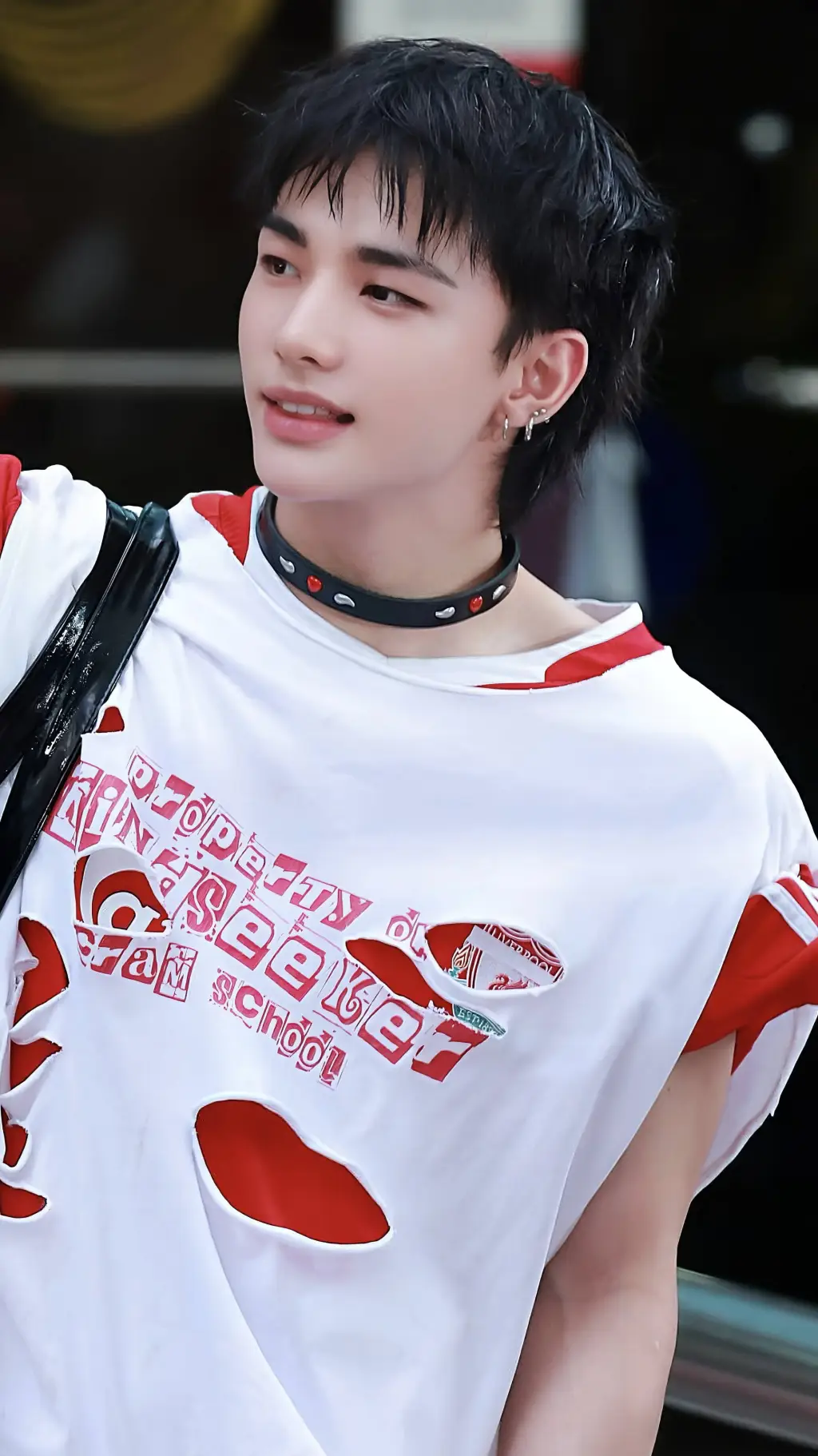 ai character: 𝐇𝐲𝐮𝐧𝐣𝐢𝐧 ♥︎ background