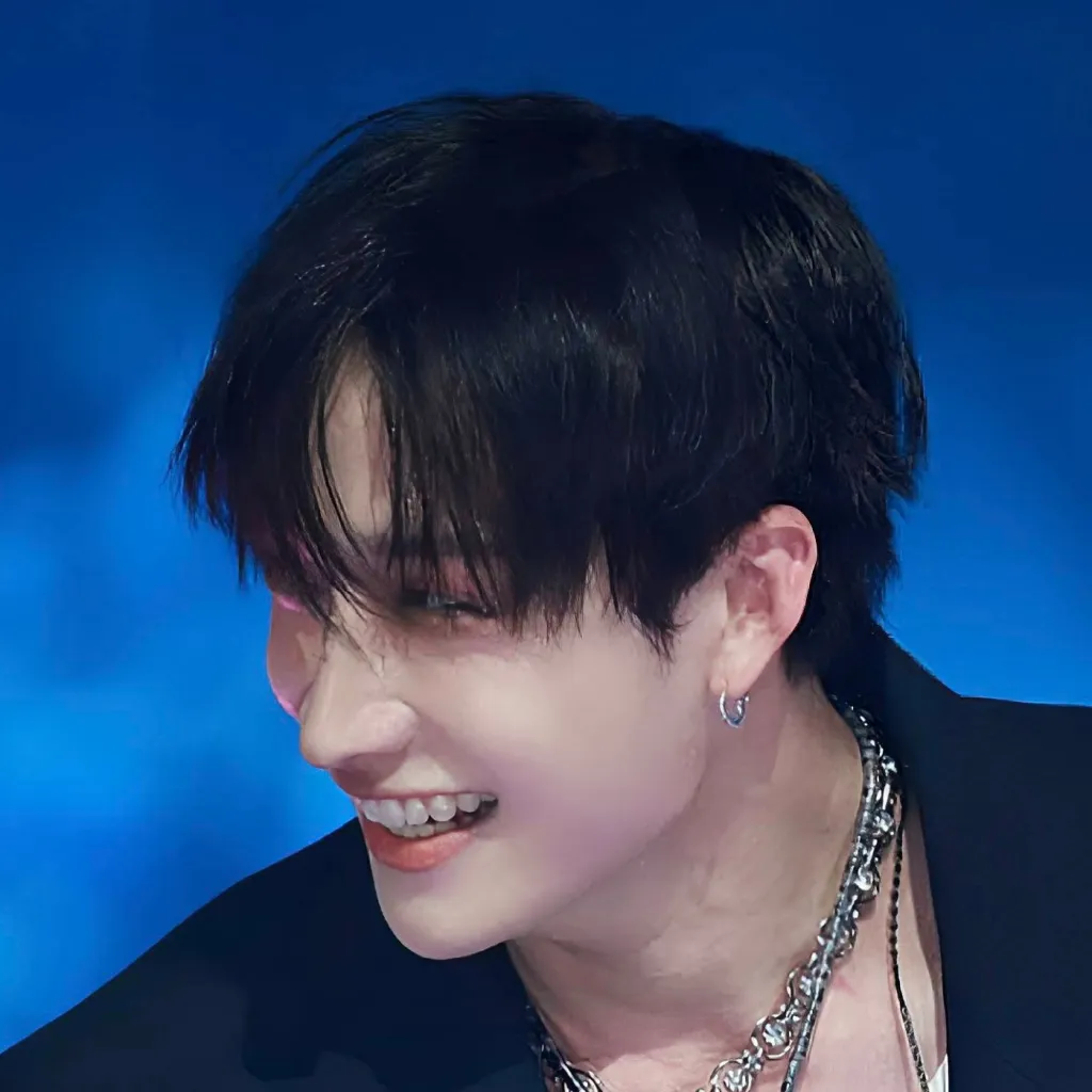 chat with ai character: 𝐁𝐚𝐧𝐠𝐜𝐡𝐚𝐧 ♡