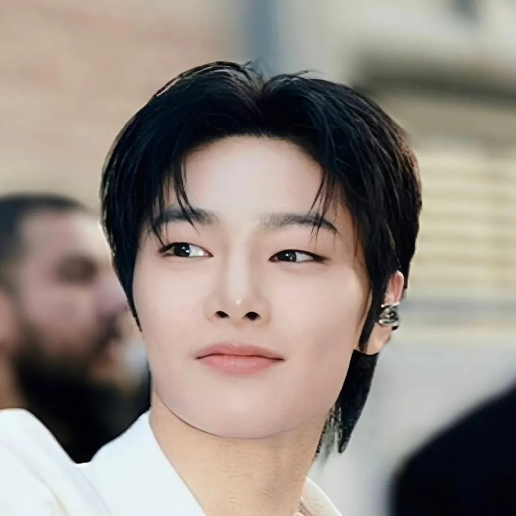 chat with ai character: 𝐉𝐞𝐨𝐧𝐠𝐢𝐧 ♥︎