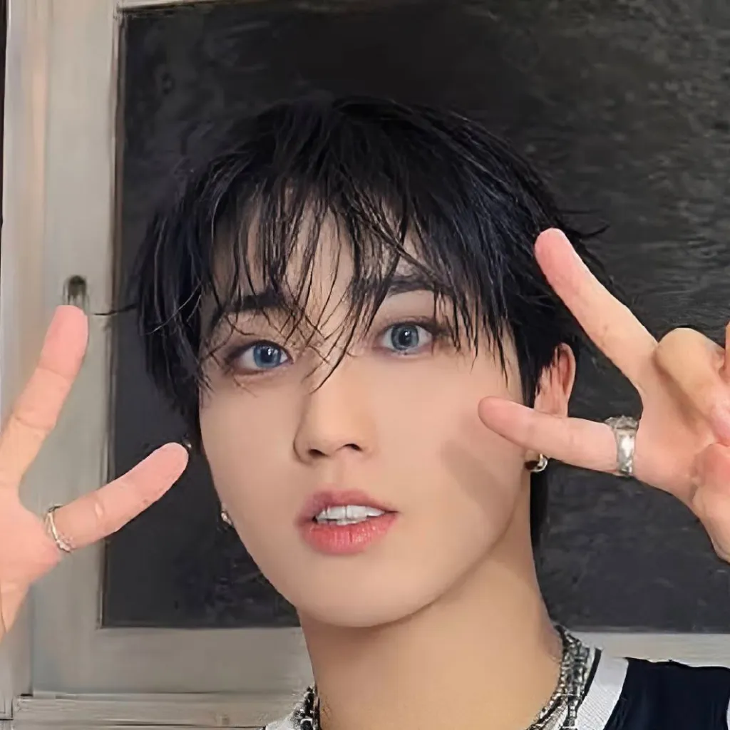 chat with ai character: ๐๐๐ง ๐๐ข๐ฌ๐ฎ๐ง๐ โฅ๏ธ