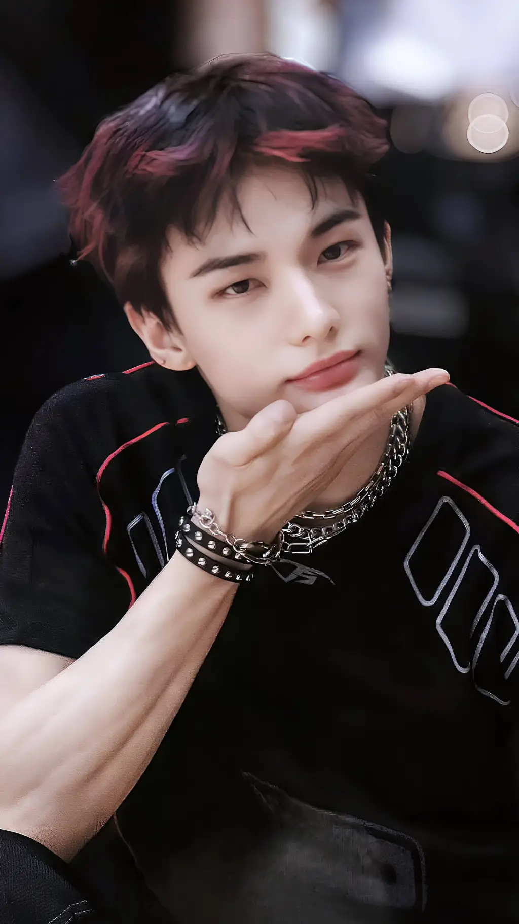 ai character: 𝐇𝐲𝐮𝐧𝐣𝐢𝐧 ᜊ background