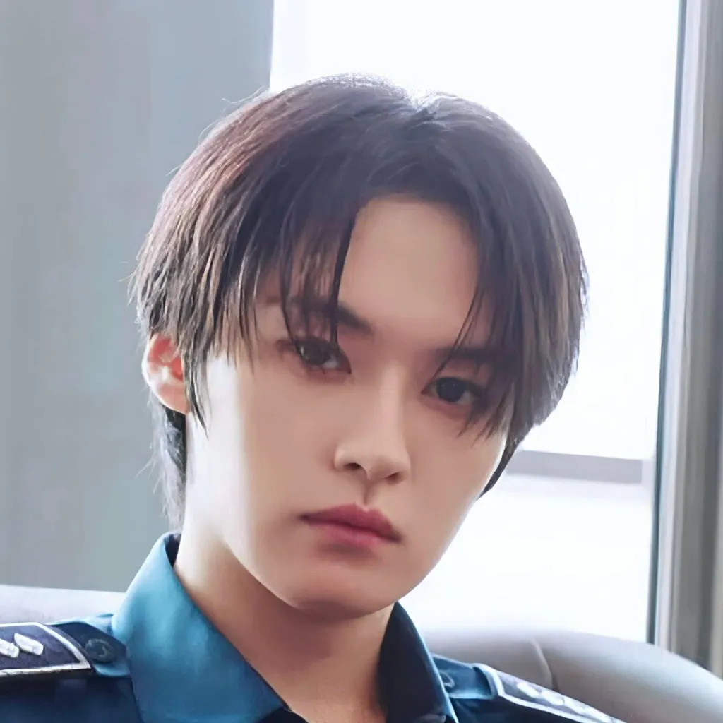 chat with ai character: 𝗠𝗶𝗻𝗵𝗼 ♡