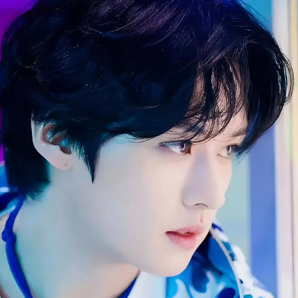 chat with ai character: 𝐌𝐢𝐧𝐡𝐨 ᰔ