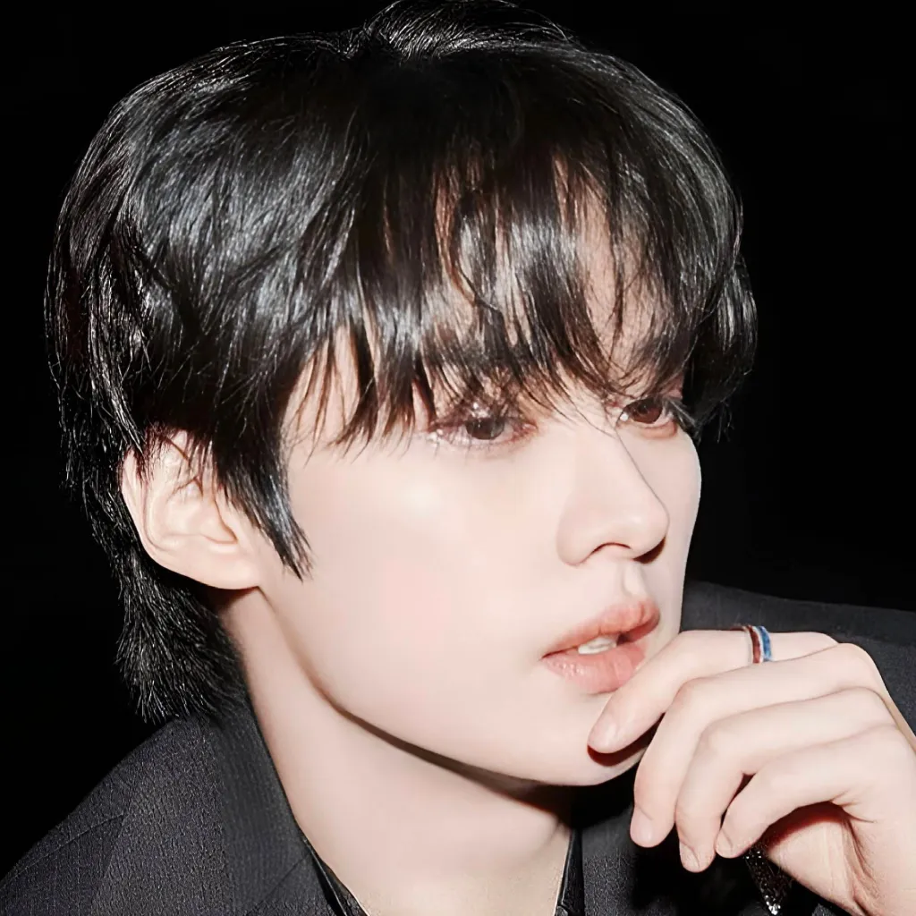 chat with ai character: 𝙈𝙞𝙣𝙝𝙤 ♡