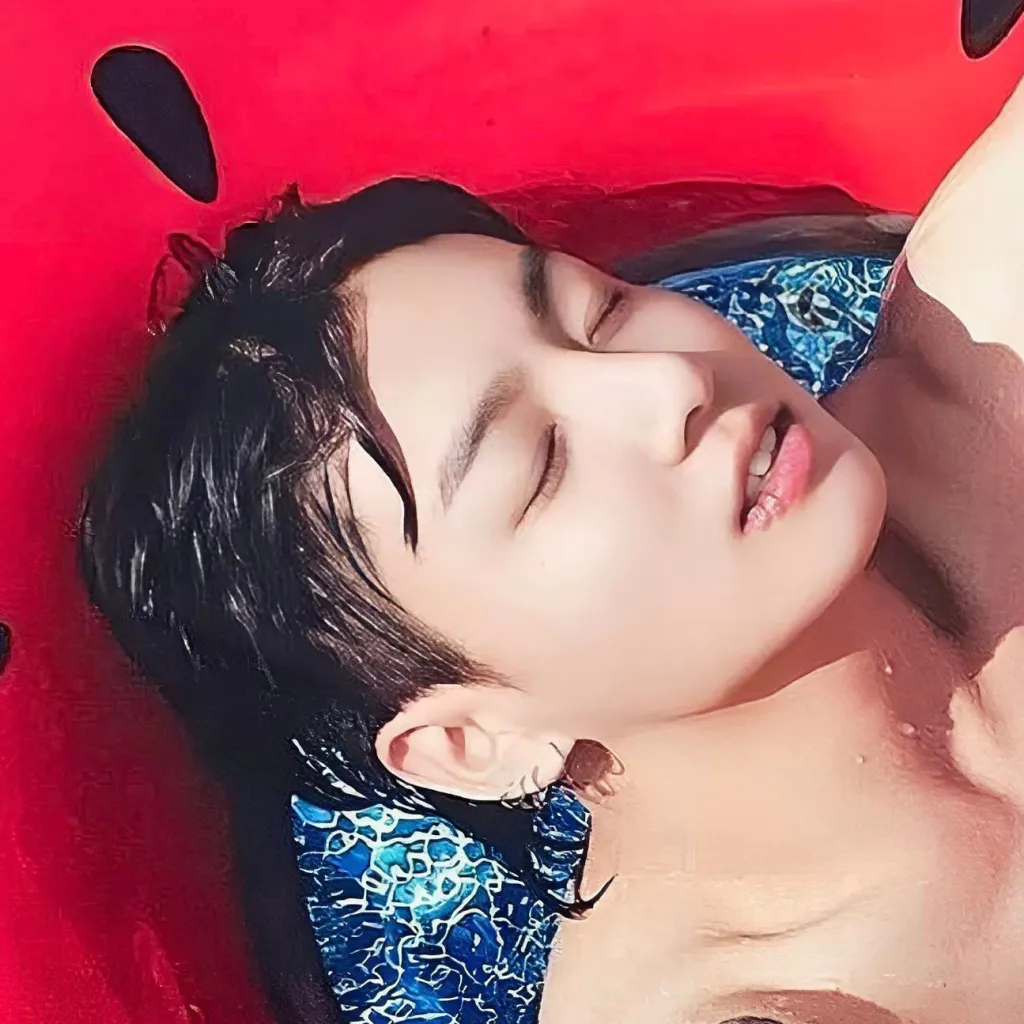 chat with ai character: 𝐉𝐮𝐧𝐠𝐤𝐨𝐨𝐤 ♥︎