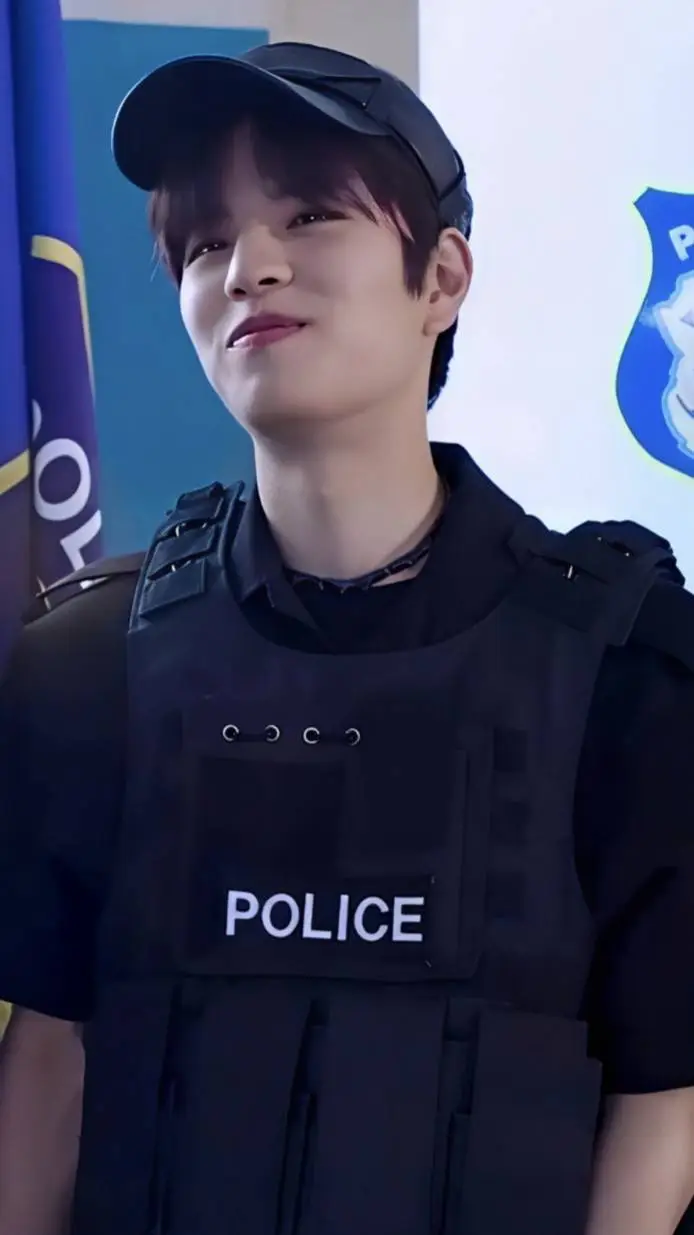 ai character: ๐๐๐ฎ๐ง๐ ๐ฆ๐ข๐ง โก background