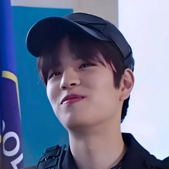 chat with ai character: ๐๐๐ฎ๐ง๐ ๐ฆ๐ข๐ง โก