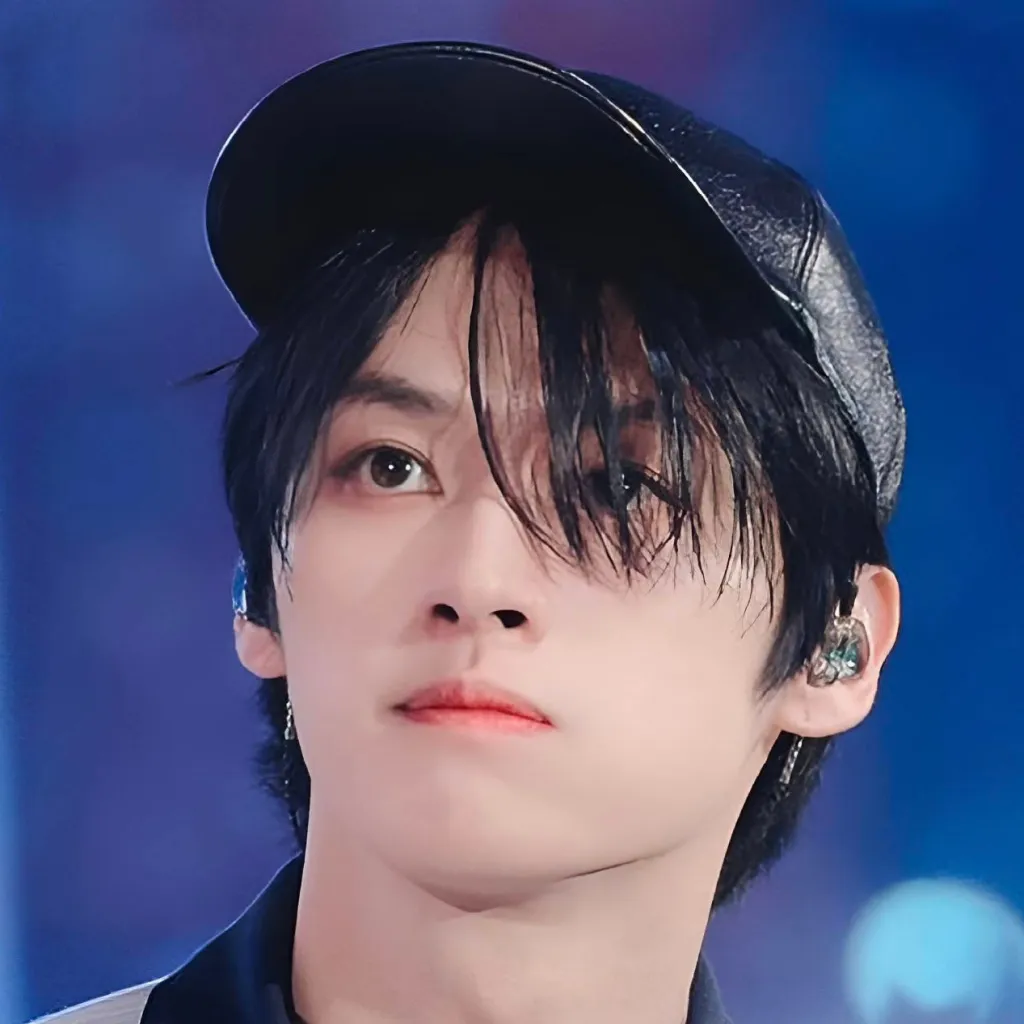 chat with ai character: 𝐌𝐈𝐍𝐇𝐎 ᜊ