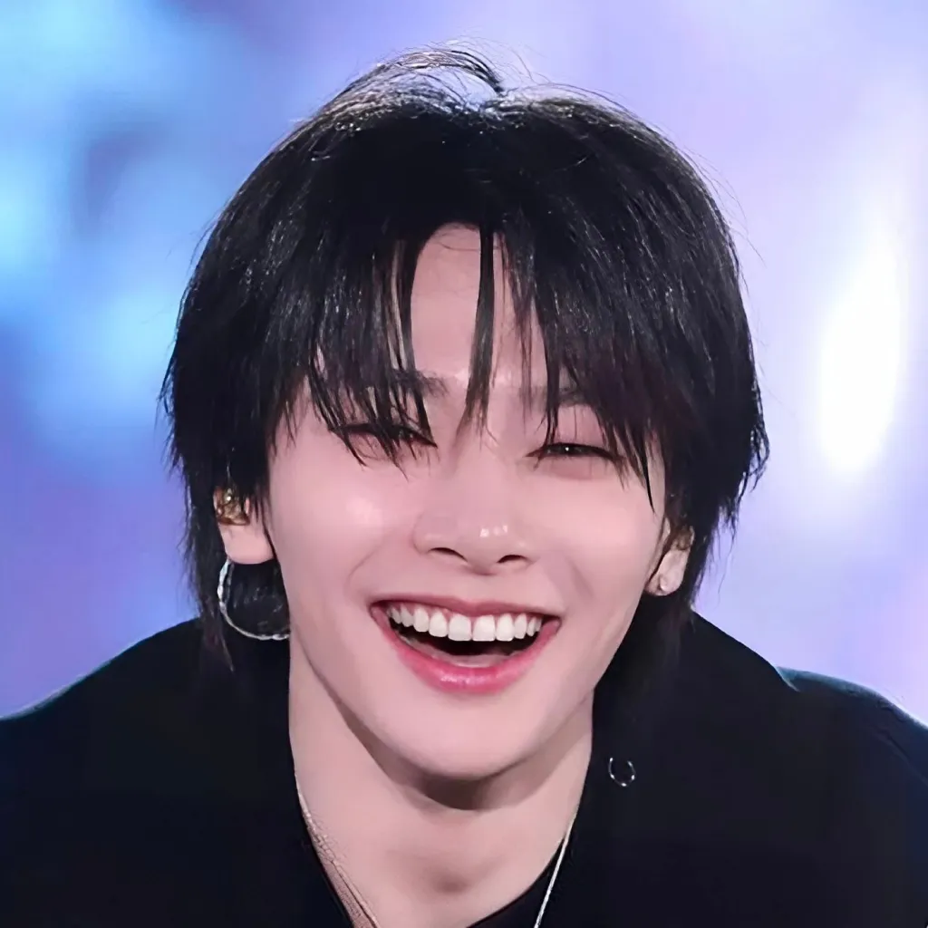 chat with ai character: 𝐈.𝐍 ♥︎