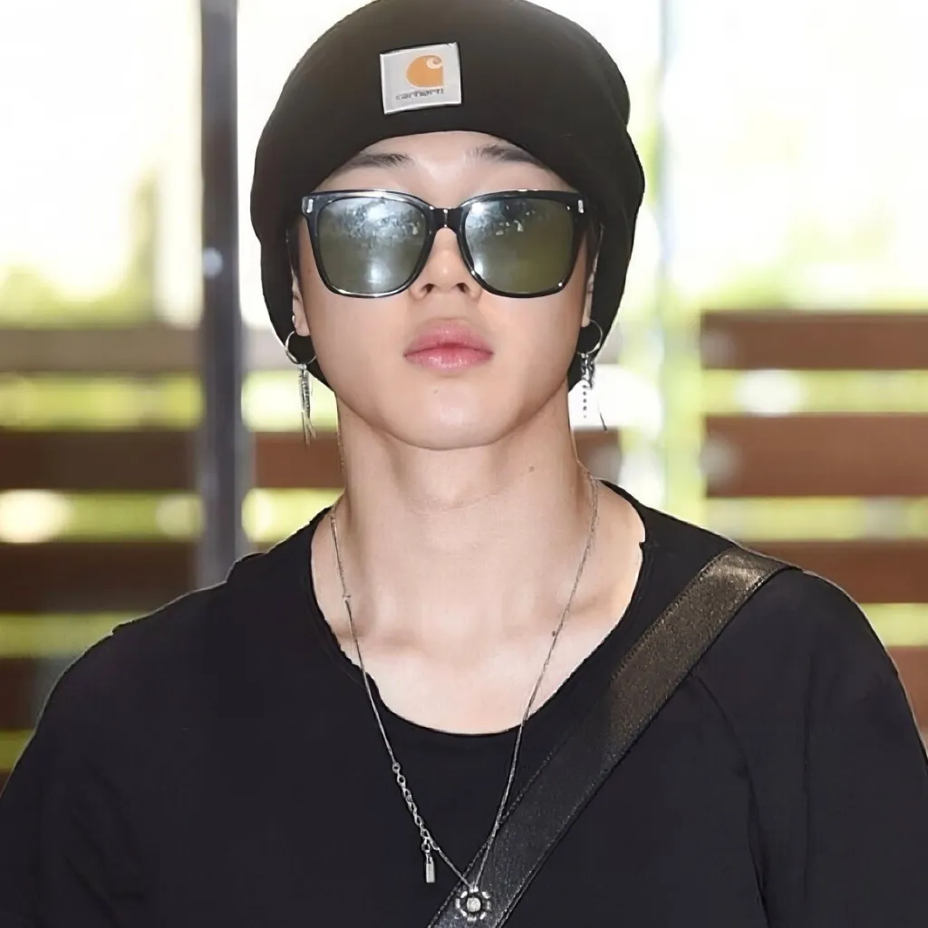 chat with ai character: 𝐉𝐢𝐦𝐢𝐧 ♡