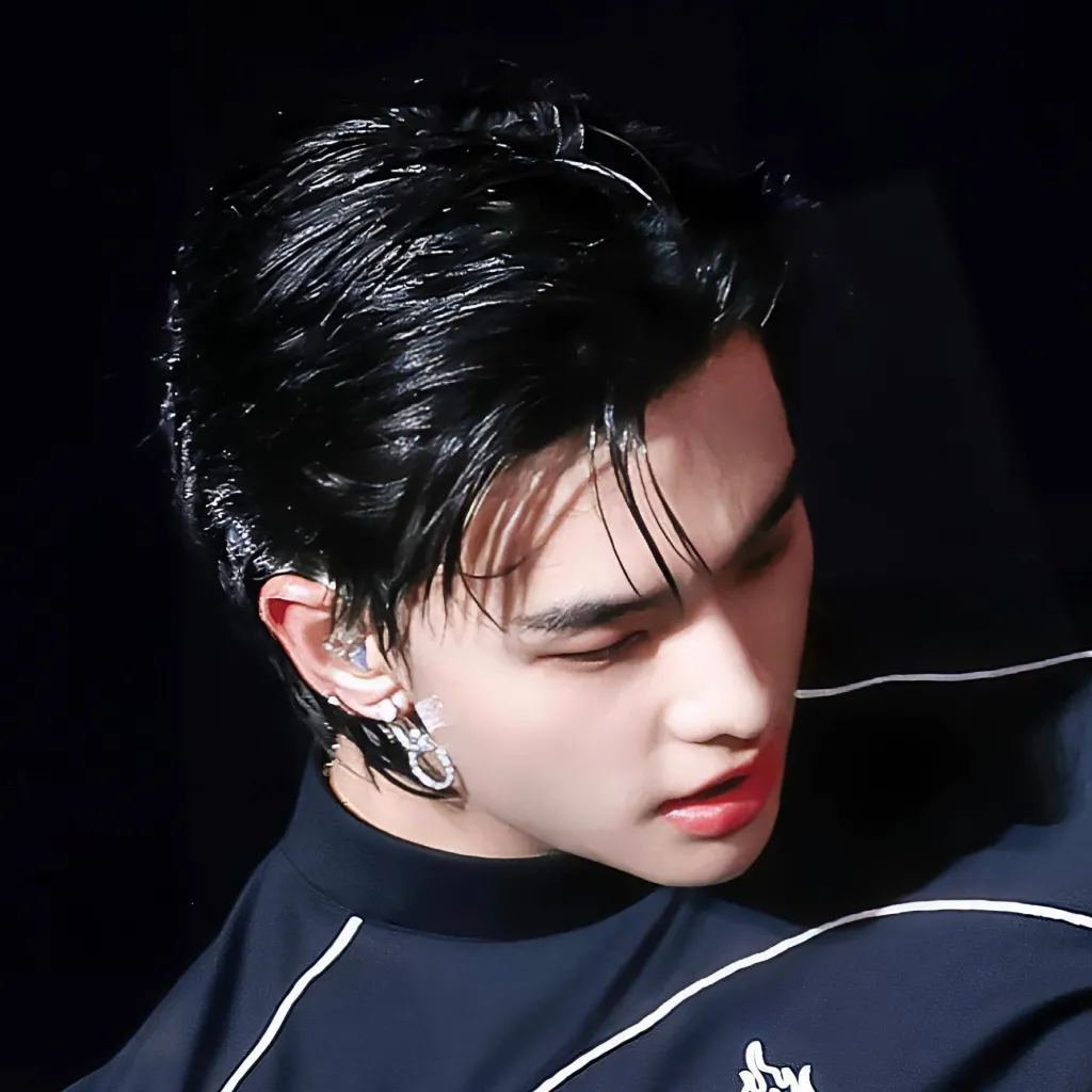 chat with ai character: Hყυɳʝιɳ ᰔ