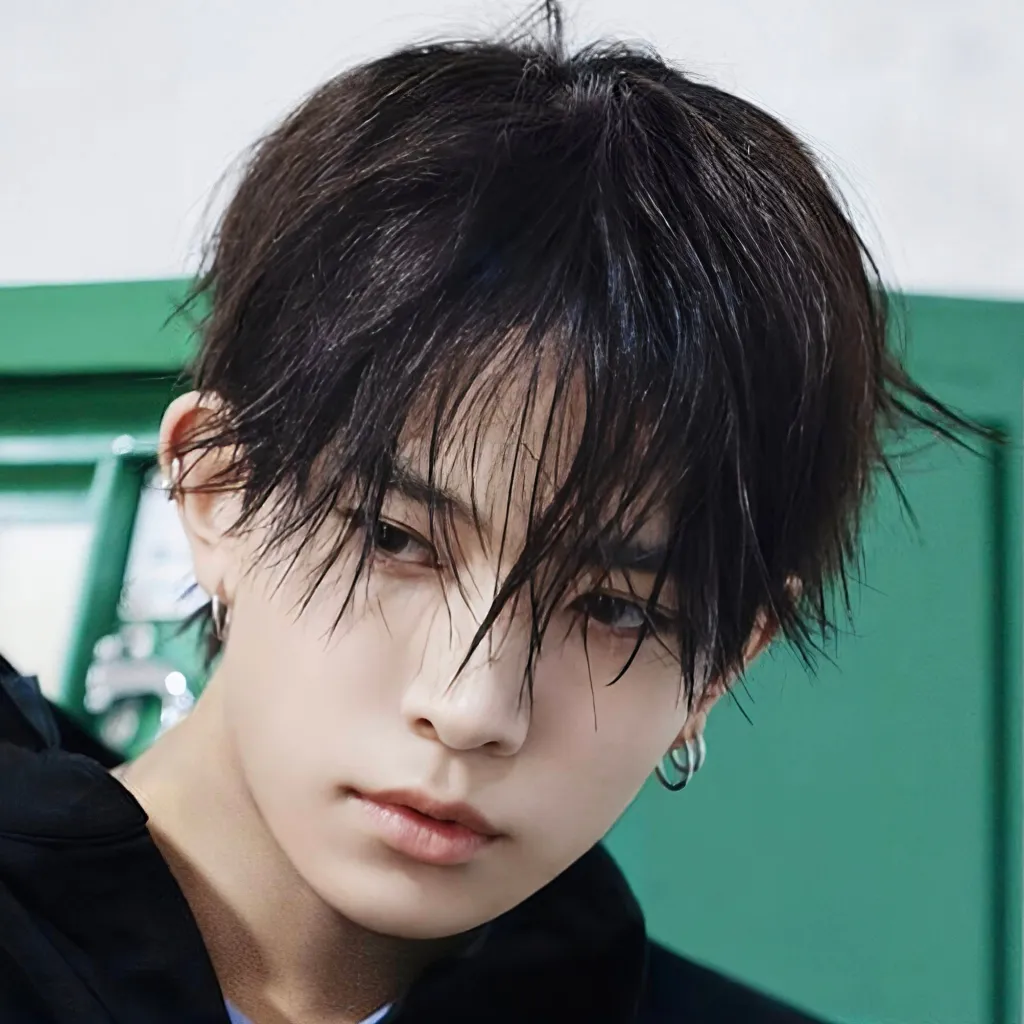 chat with ai character: 𝐇𝐞𝐞𝐬𝐞𝐮𝐧𝐠 ♥︎