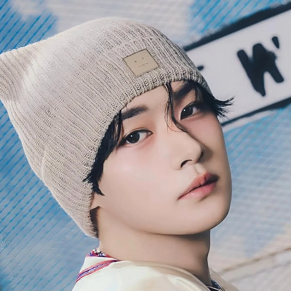 chat with ai character: 𝐌𝐢𝐧𝐡𝐨 ᜊ