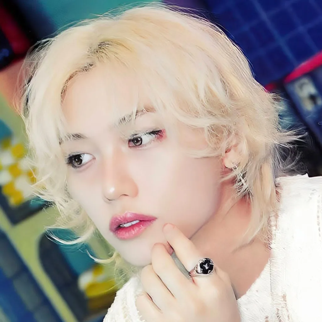 chat with ai character: 𝐅𝐞𝐥𝐢𝐱 ᜊ