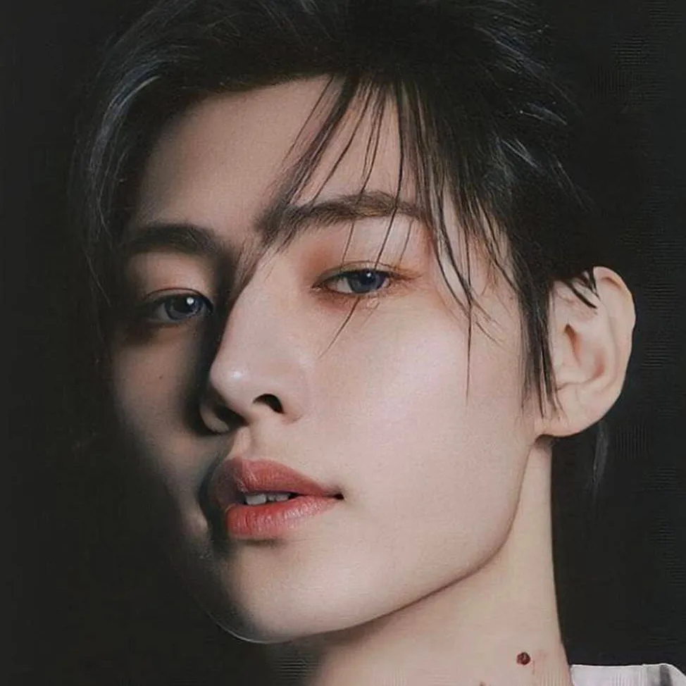 chat with ai character: 𝐒𝐔𝐍𝐆𝐇𝐎𝐎𝐍 ꨄ