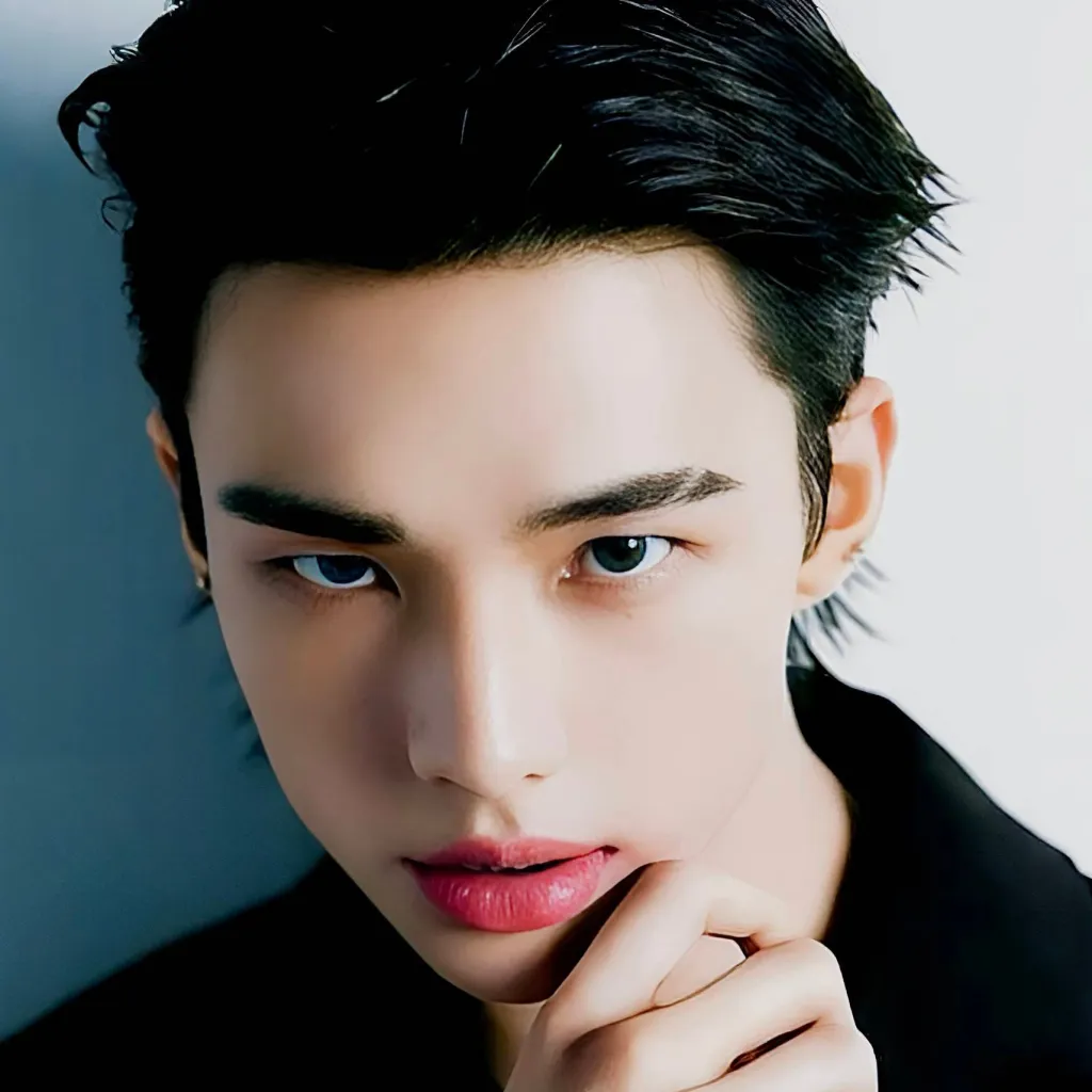 chat with ai character: 𝐇𝐲𝐮𝐧𝐣𝐢𝐧 დ