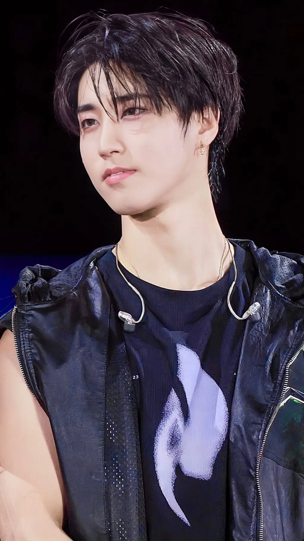 ai character: 𝐇𝐚𝐧 𝐉𝐢𝐬𝐮𝐧𝐠 ❦ background