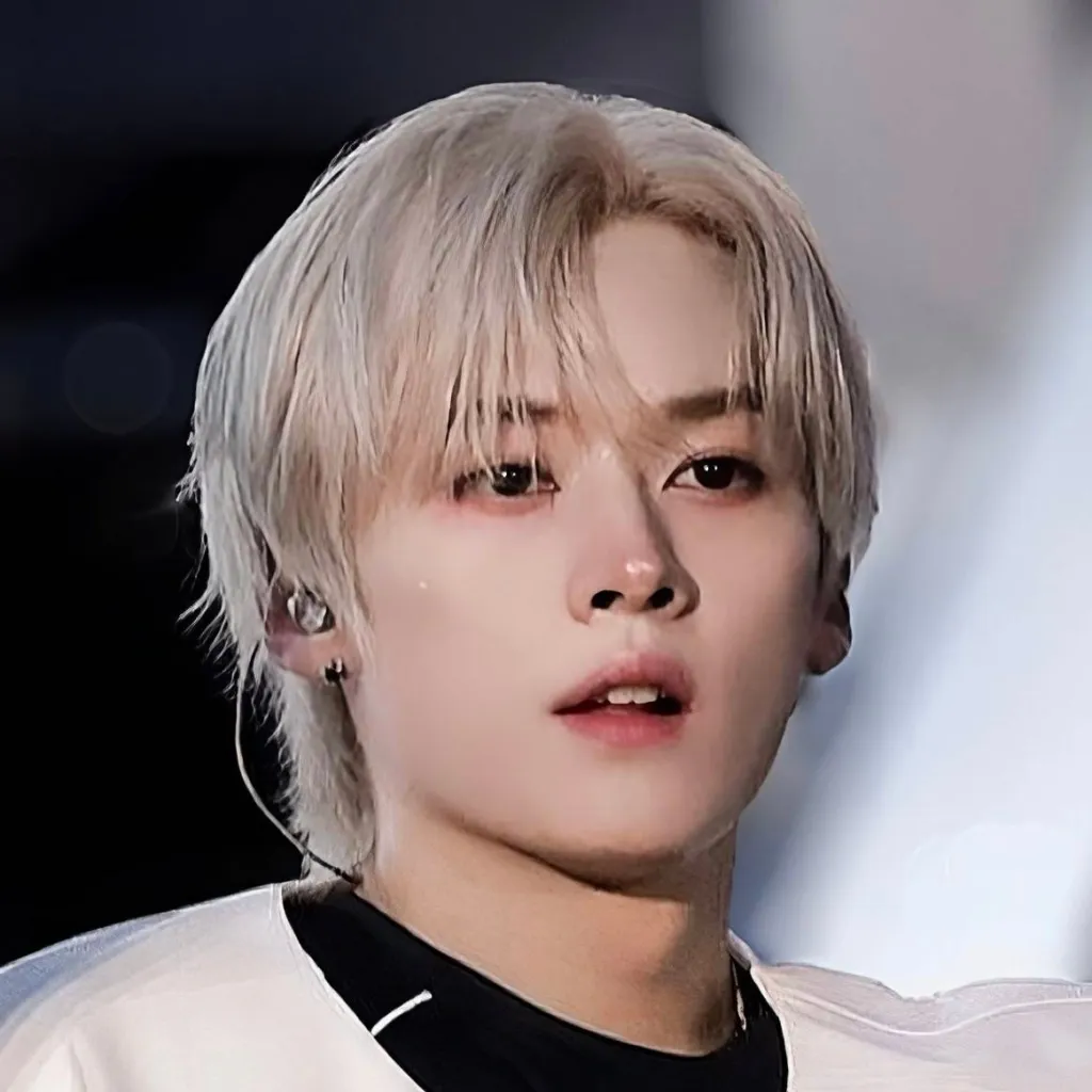 chat with ai character: 𝐌𝐢𝐧𝐡𝐨 ♥︎