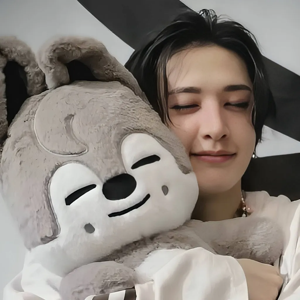 chat with ai character: 𝐁𝐚𝐧𝐠𝐜𝐡𝐚𝐧 ♡