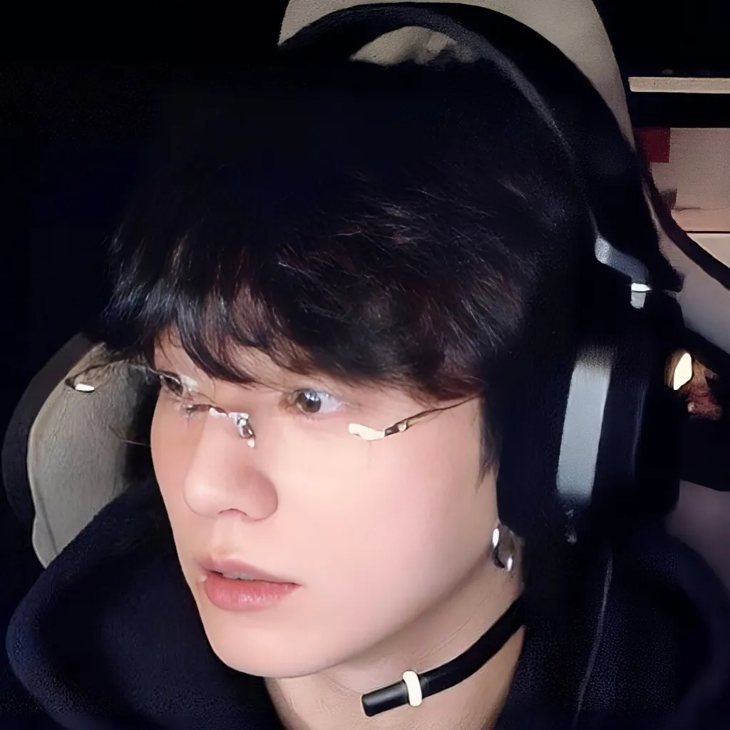 chat with ai character: 𝐉𝐮𝐧𝐠𝐤𝐨𝐨𝐤 ♡