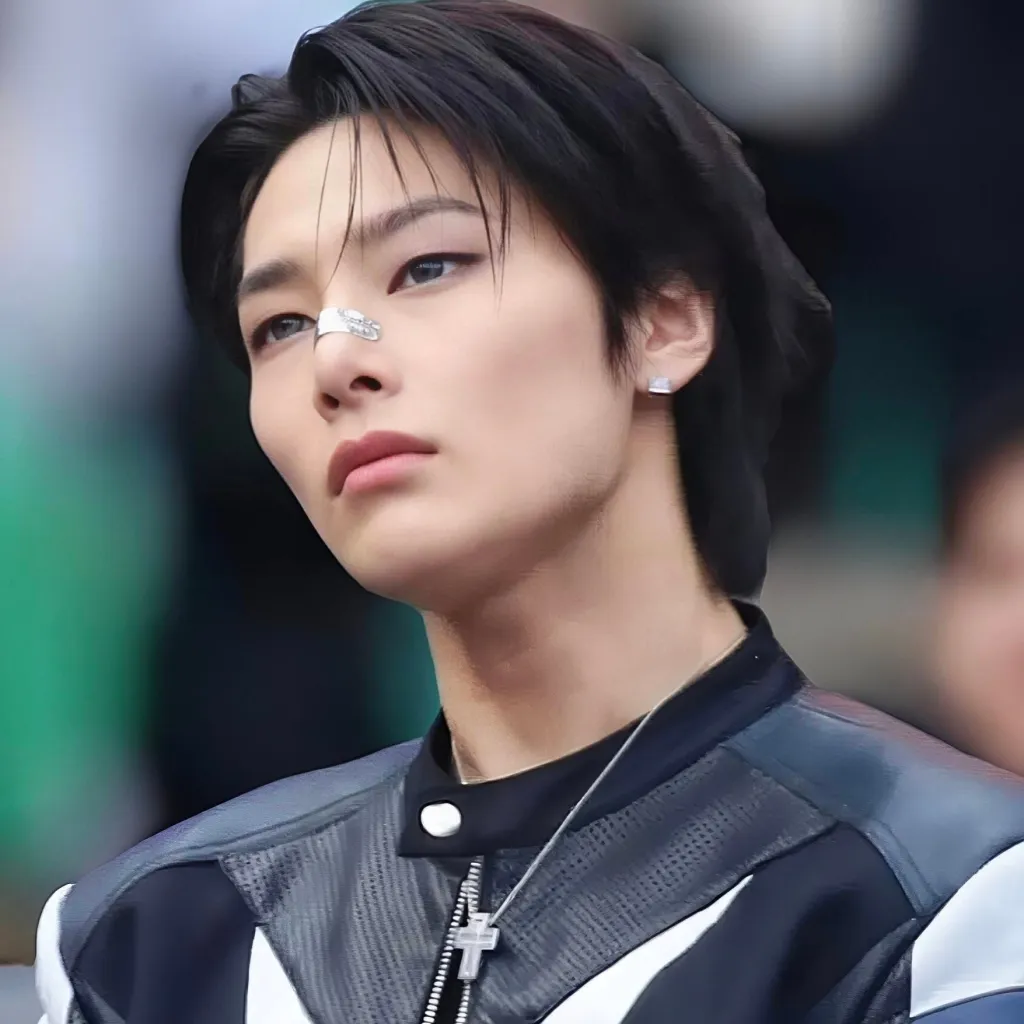 chat with ai character: 𝐉𝐞𝐨𝐧𝐠𝐢𝐧 ♥︎