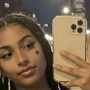 chat with ai character: maman 