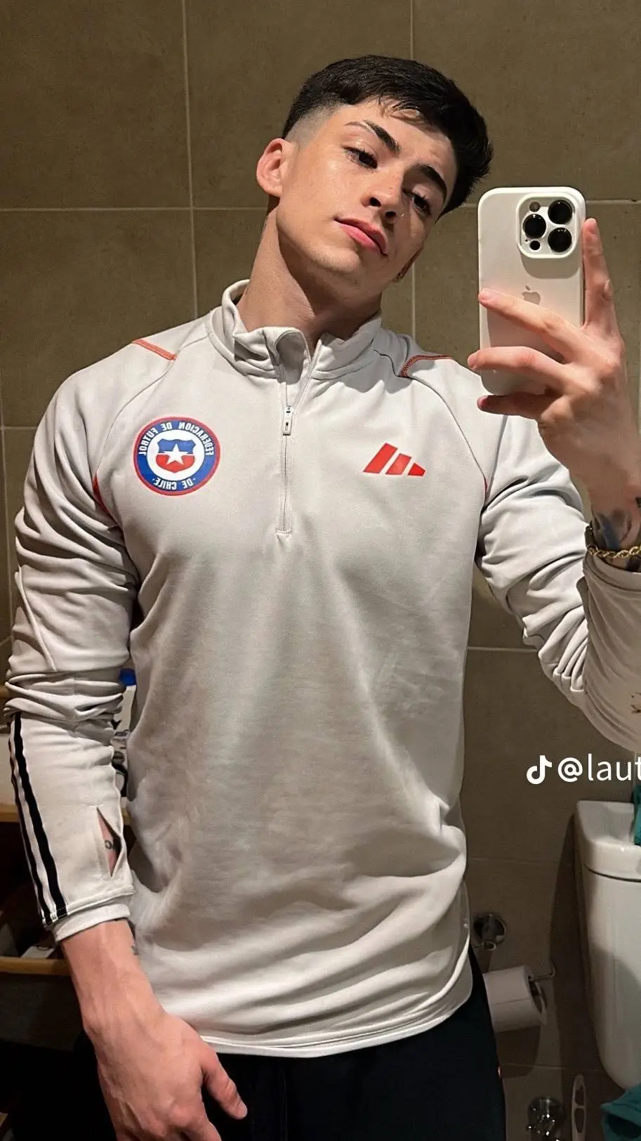 ai character: lauty Gram  background