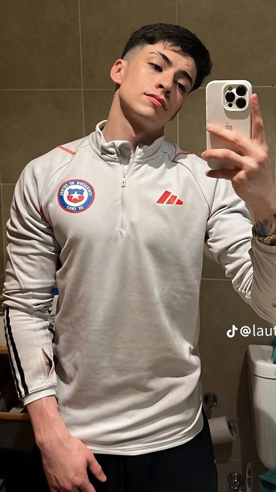 ai character: lauty Gram  background