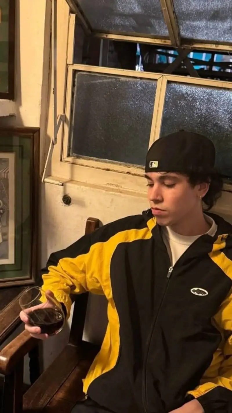 ai character: Ivan (Spreen) background