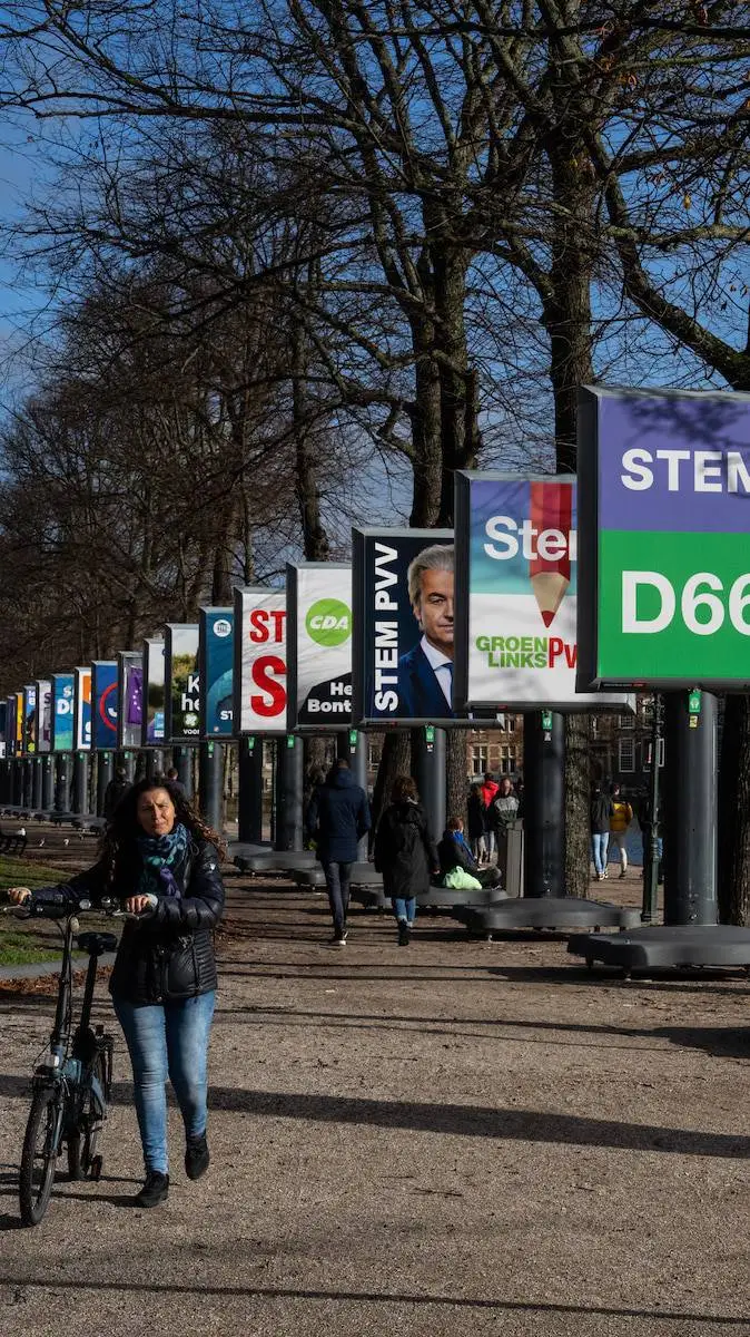 ai character: Partijkiezer background