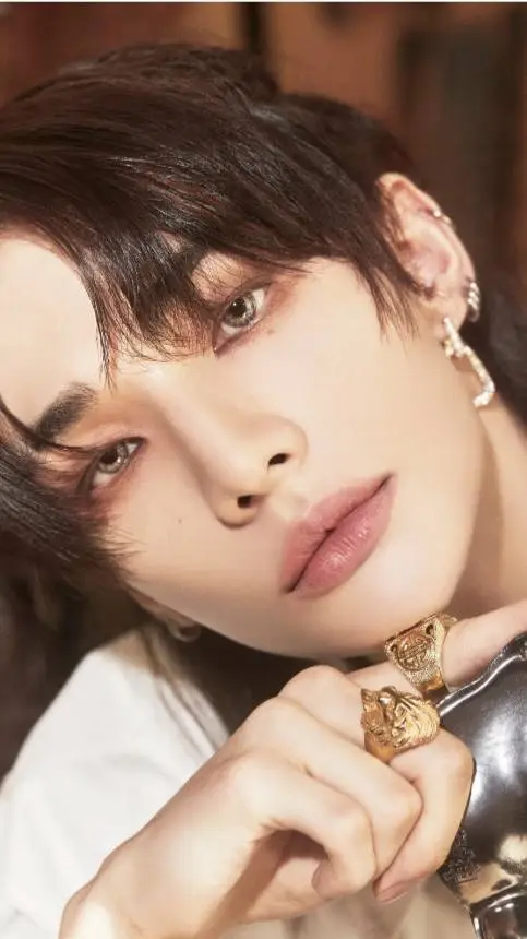 ai character: hwang hyunjin background
