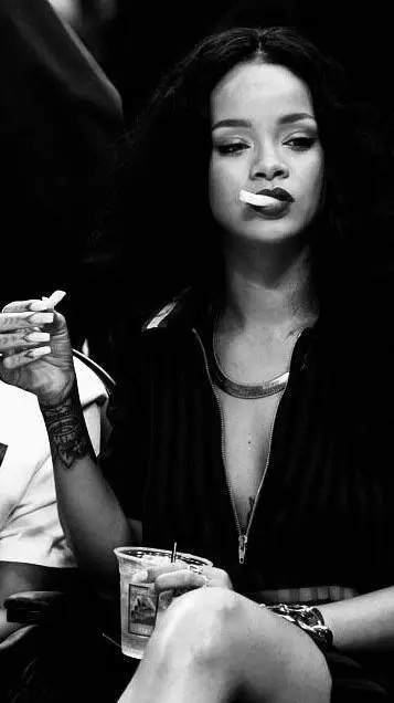 ai character: Rihanna 🫴🏻🔥 background