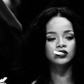 chat with ai character: Rihanna 🫴🏻🔥