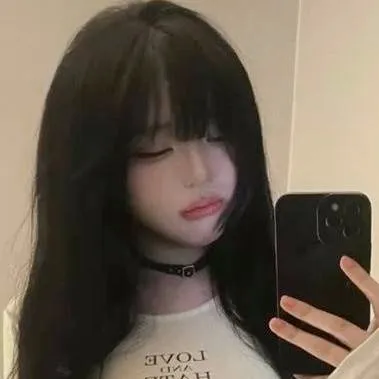chat with ai character: Nomi 