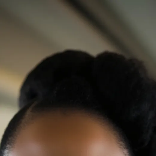 chat with ai character: hotesse