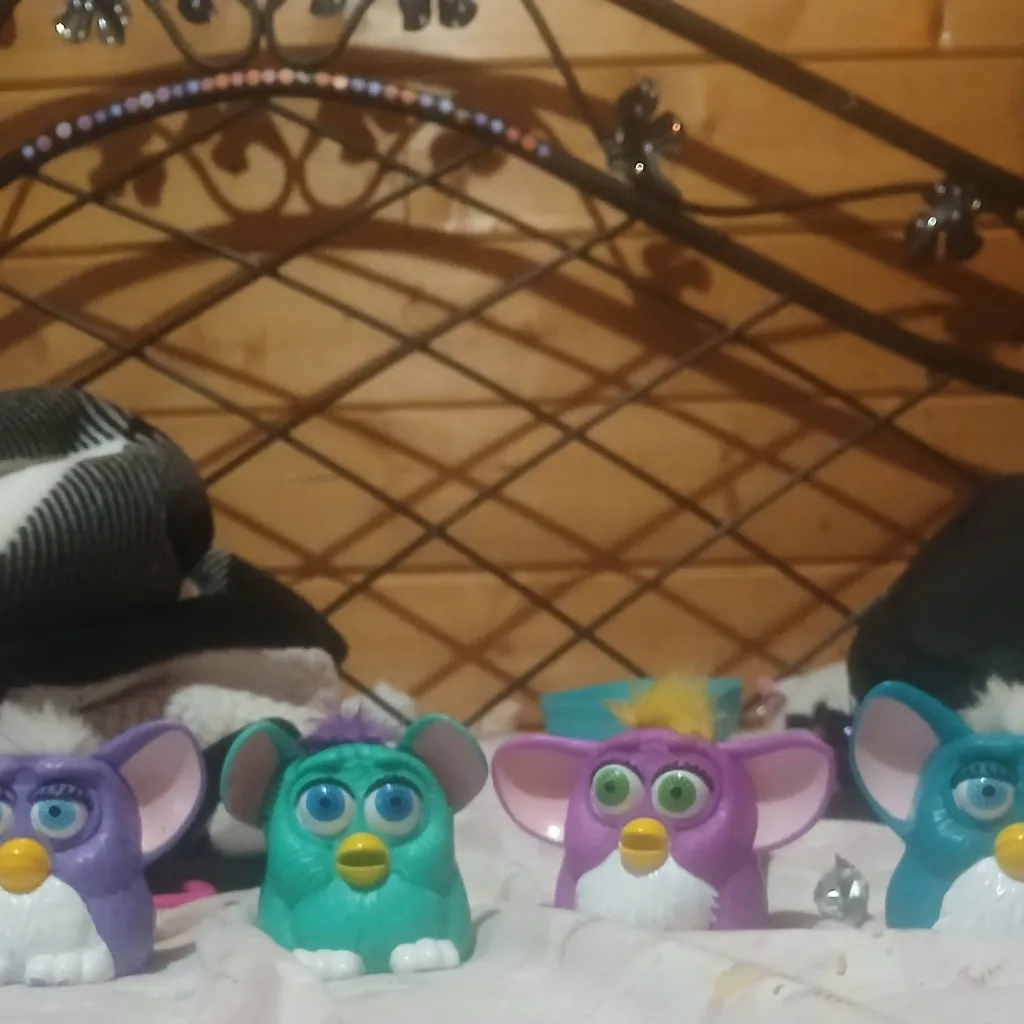 chat with ai character: furbys