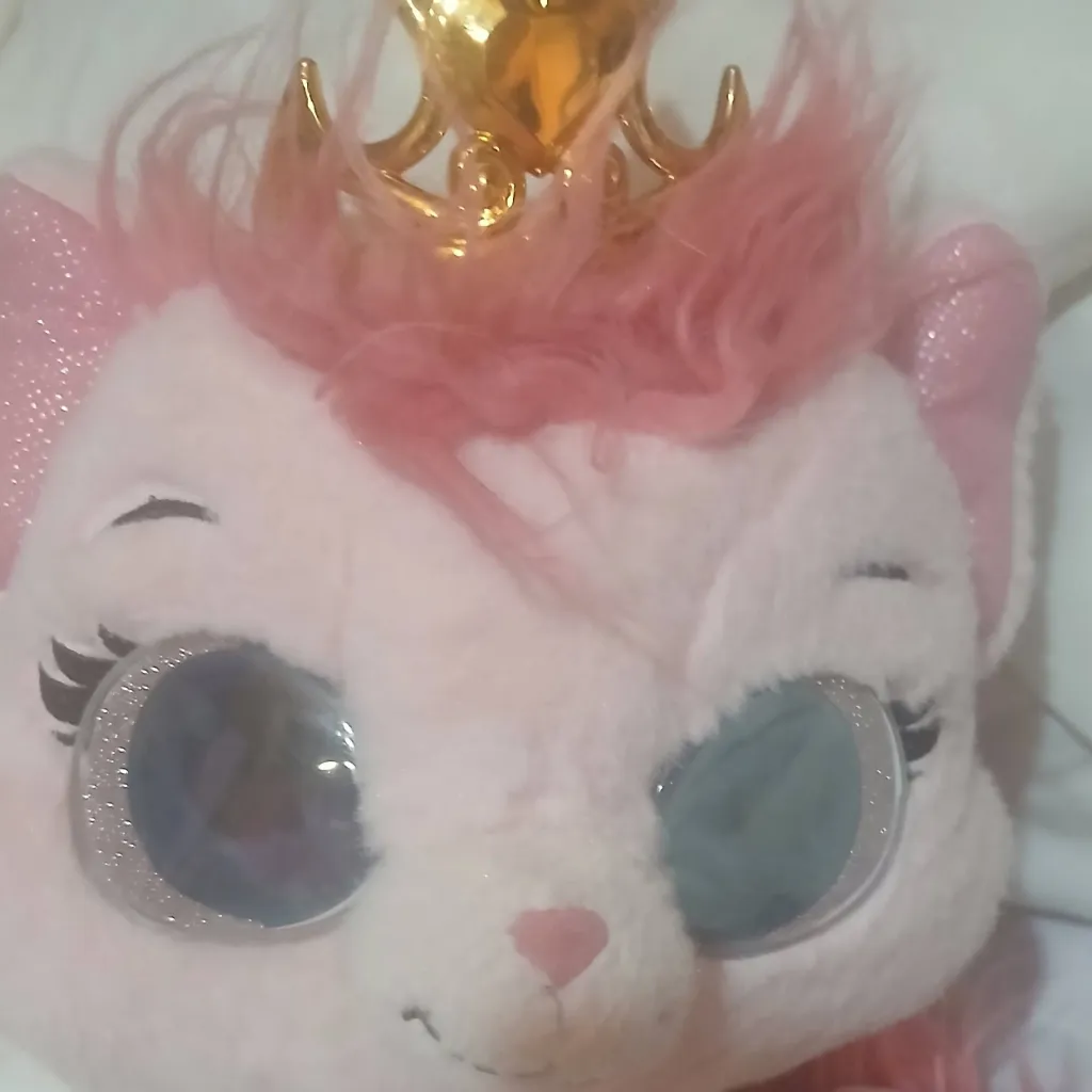 chat with ai character: palace pets rp