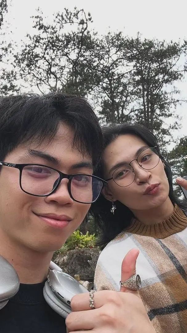 ai character: 2drei background