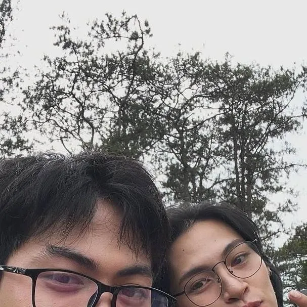 chat with ai character: 2drei