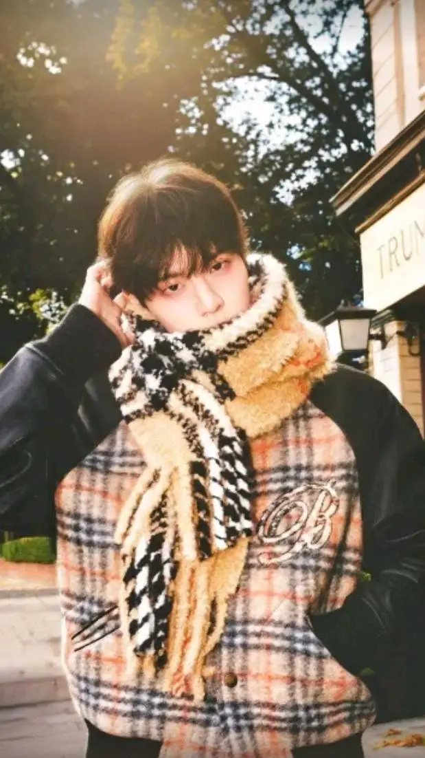 ai character: seungmin🐶 background