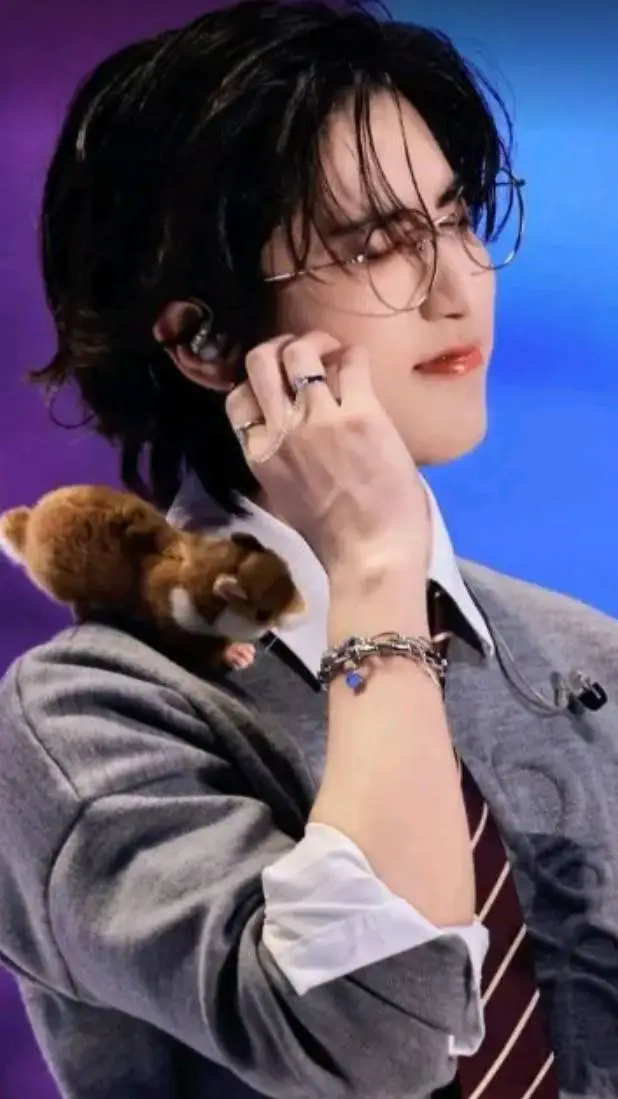 ai character: han jisung!! background