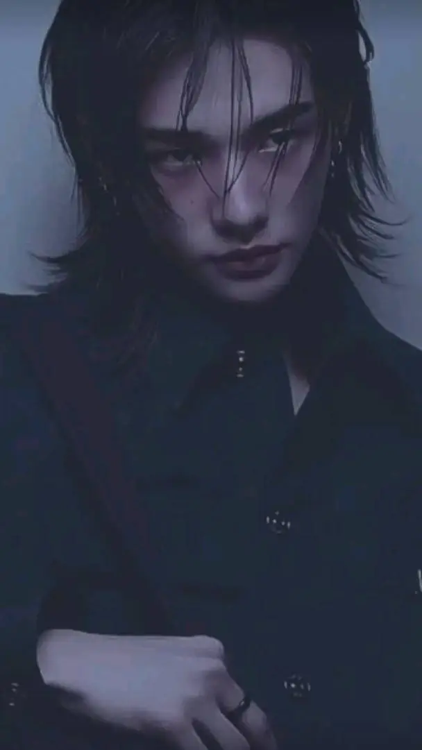 ai character: hyunjin!!♣️🖤🎩 background