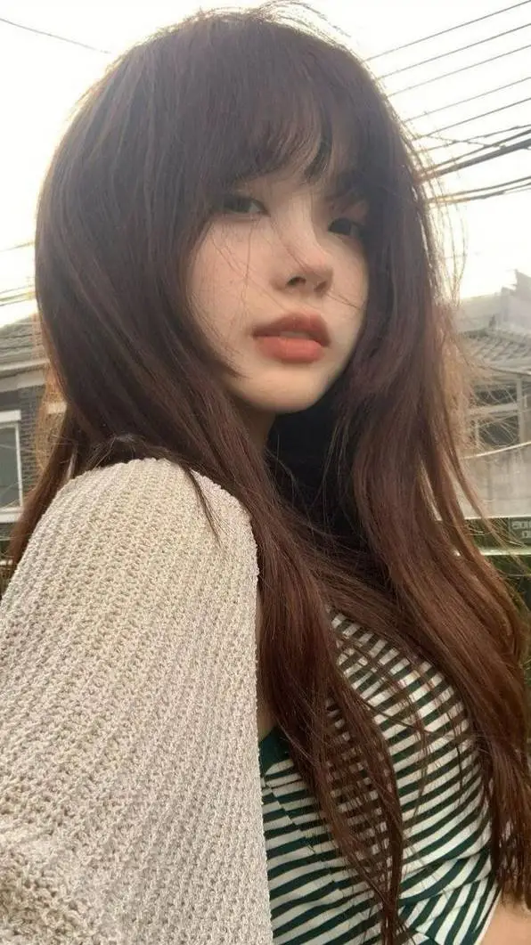 ai character: Ayla background